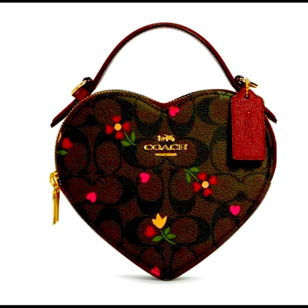 ♥️♥️New Coach Heart Shaped Crossbody♥️♥️
